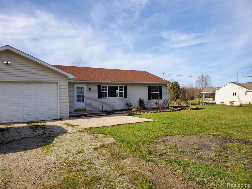 1860 S Gregory Rd, Fowlerville, MI 48836