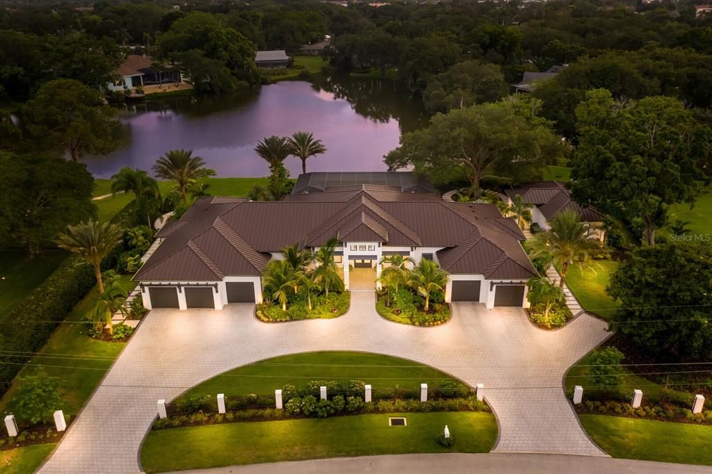3260 E Forest Lake Dr, Sarasota, FL 34232