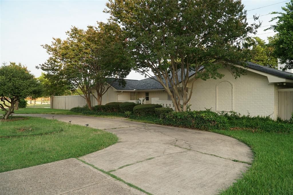 10207 Carry Back Cir, Dallas, TX 75229