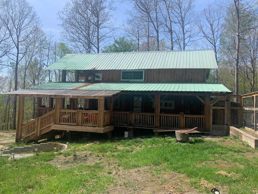 880 Cougar Ridge Private Dr, Huntsville, TN 37756