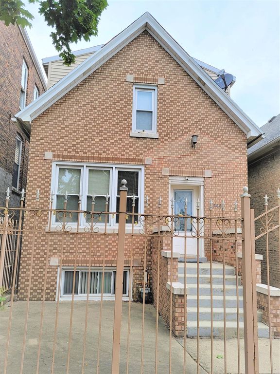 944 W 32nd St, Chicago, IL 60608