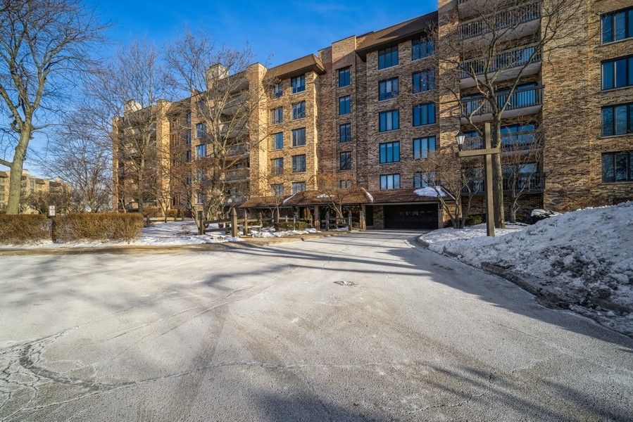 3900 Mission Hills Rd #506, Northbrook, IL 60062