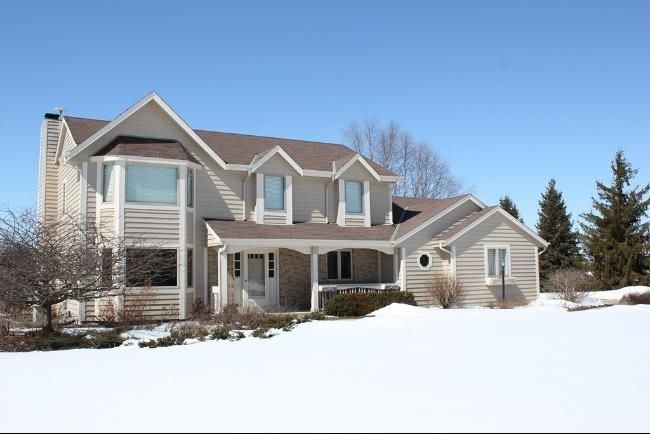 W336S9243 Valley View Dr, Mukwonago, WI 53149