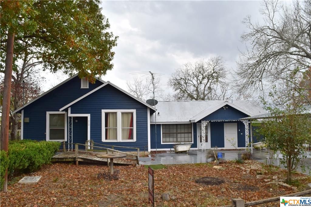 717 Miller Ave, Seguin, TX 78155