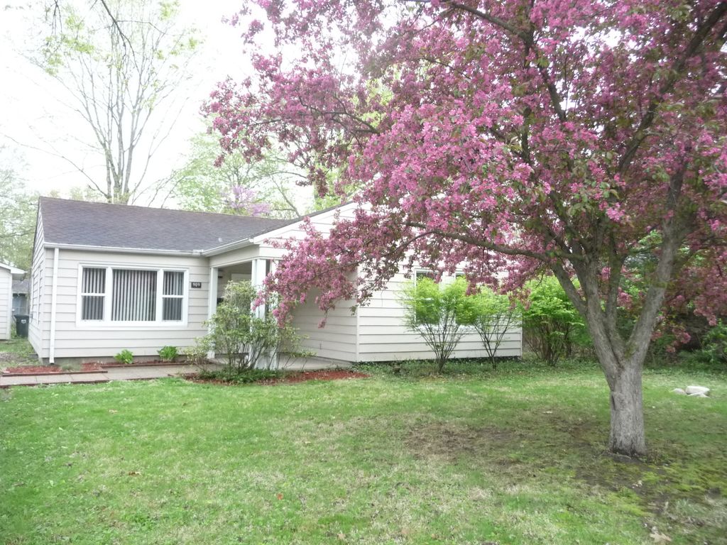 909 E Florida Ave, Urbana, IL 61801