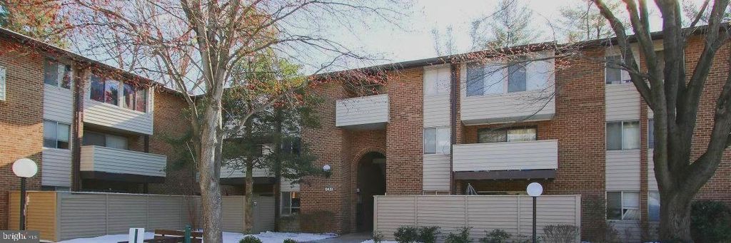 19439 Brassie Pl #202, Gaithersburg, MD 20886