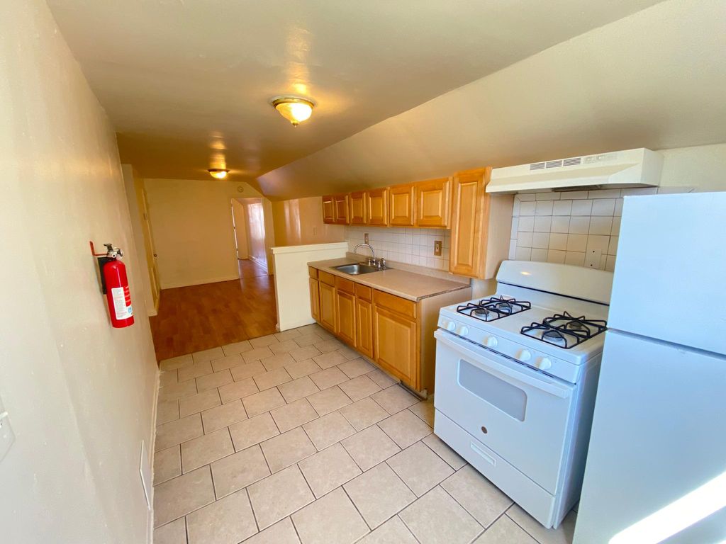 549 Court St #3, Elizabeth, NJ 07206