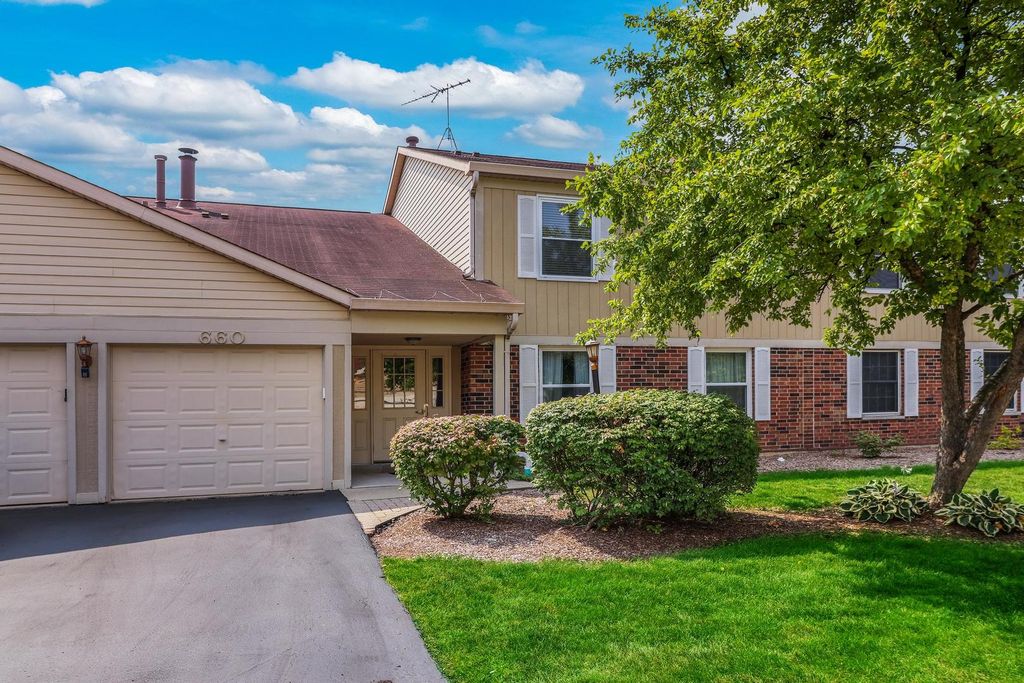 660 N Deer Run Dr #4, Palatine, IL 60067