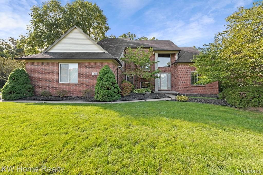 47693 River Woods Dr, Canton, MI 48188 4 Bed, 3 Bath SingleFamily