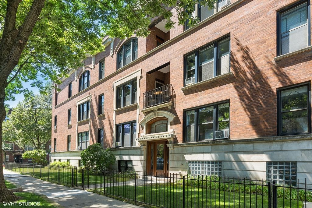 3710 N Racine Ave #3, Chicago, IL 60613
