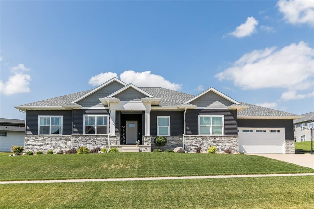 916 Larkspur Dr, Fairfax, IA 52228