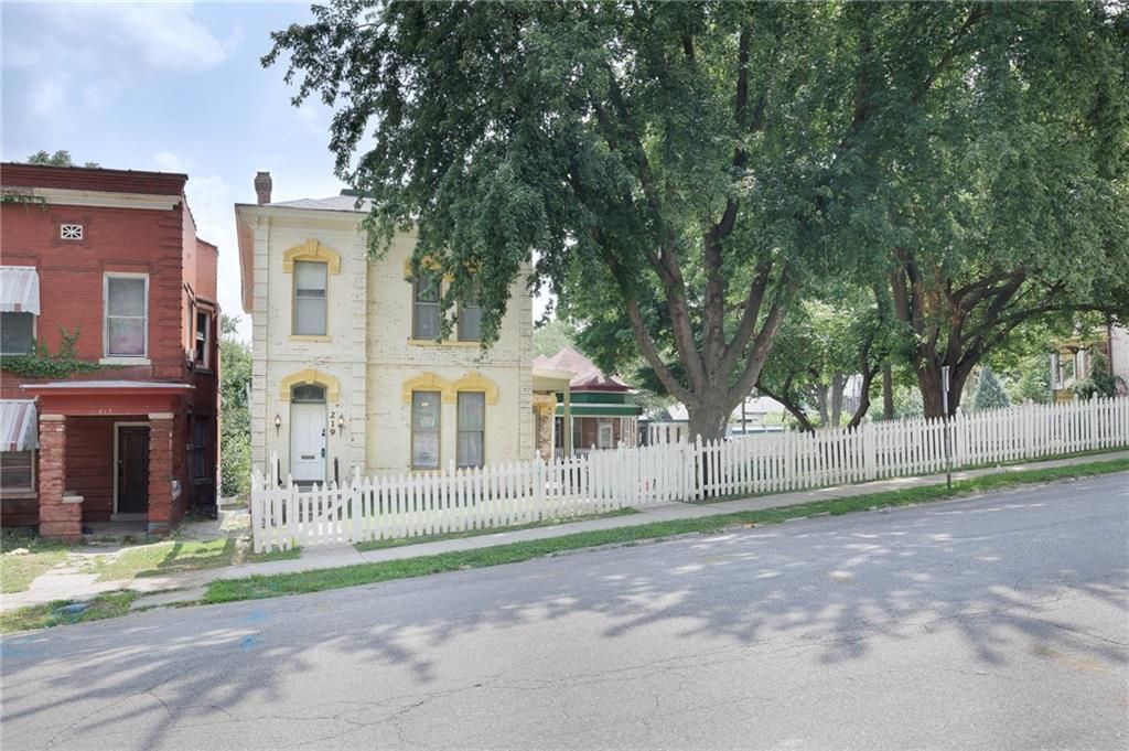 219 S  12th St, Saint Joseph, MO 64501