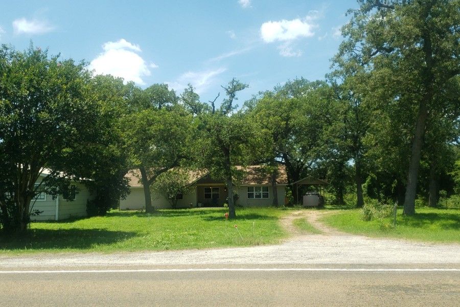 432 FM 2104, Smithville, TX 78957