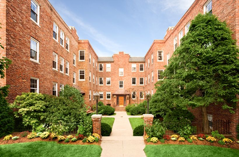 37 Auburn St, Brookline, MA 02446