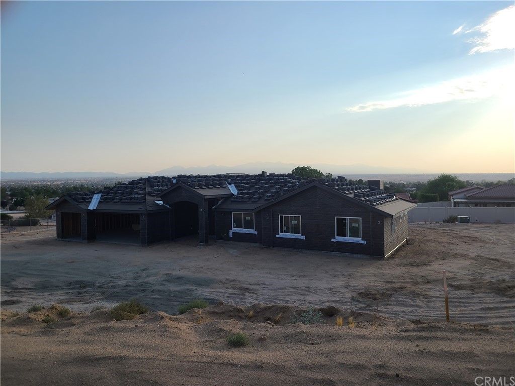 19572 Red Feather Rd, Apple Valley, CA 92307
