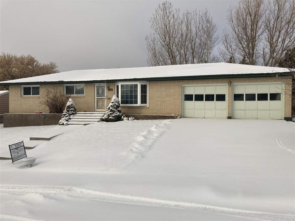 1320 Weaver St, Rawlins, WY 82301