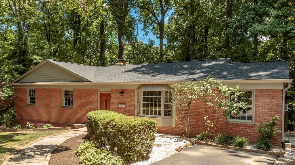 9130 Leghorn Pl, Fairfax, VA 22031