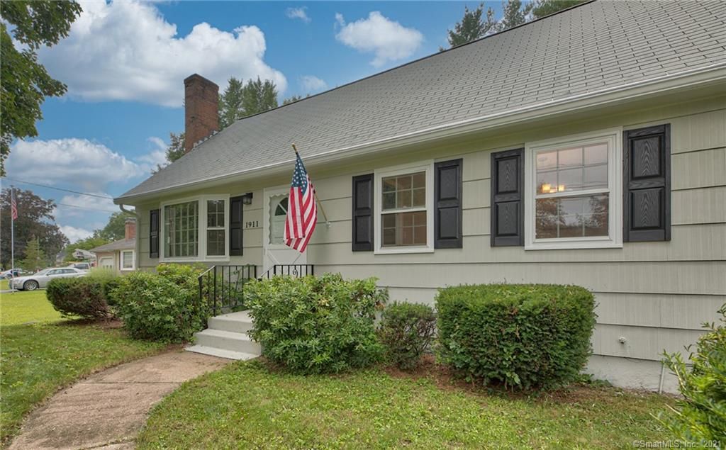 1911 Main St, East Hartford, CT 06108
