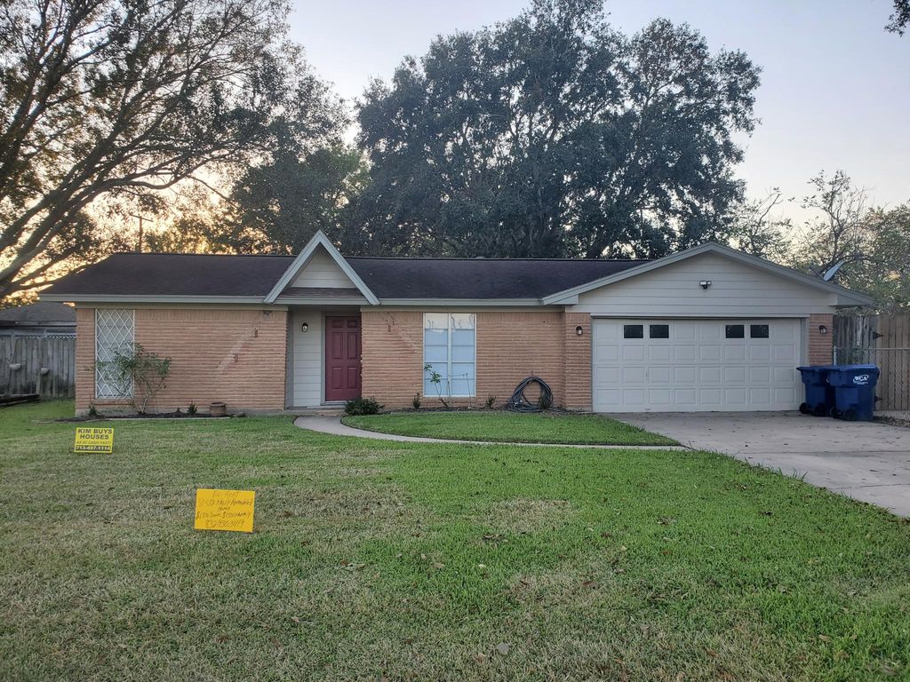 105 Lindsey Ave, Bay City, TX 77414