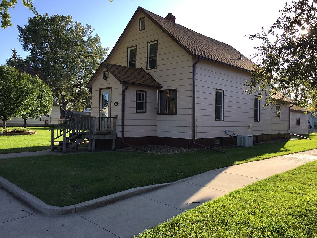 323 N Lloyd St, Aberdeen, SD 57401