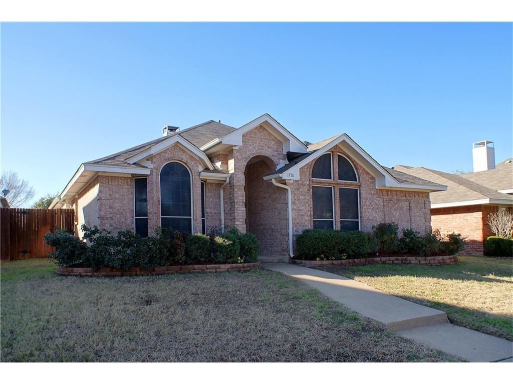 1710 Creekpoint Dr, Lewisville, TX 75067