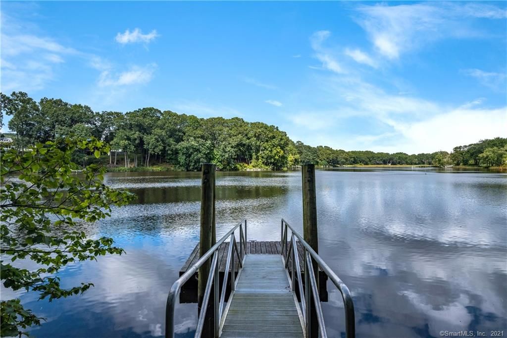 11 Clark Ln, Essex, CT 06426