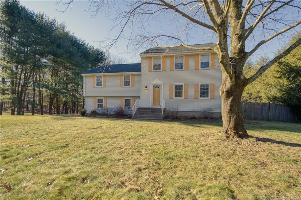 19 Midland Dr, Vernon, CT 06066