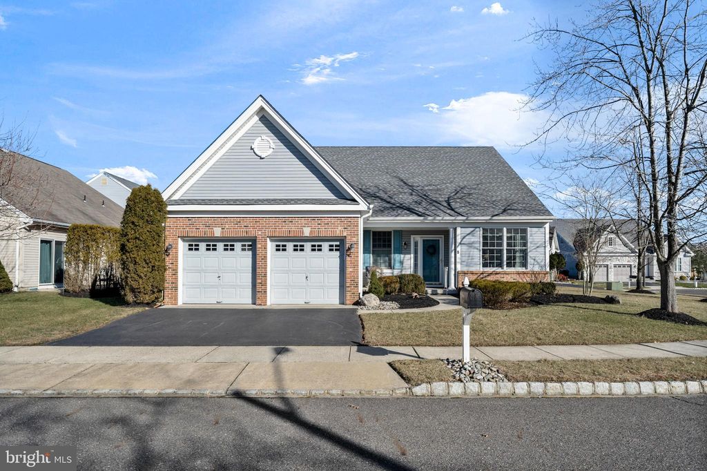 5 Daisy Ct, Marlton, NJ 08053