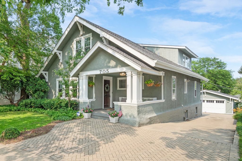 705 Ridge Ave, Evanston, IL 60202