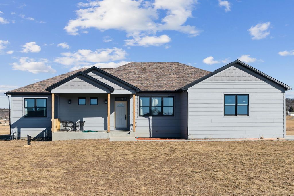 N8216 1100th St, River Falls, WI 54022