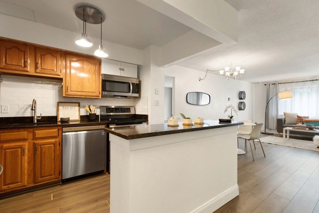 4975 Washington St #118, West Roxbury, MA 02132