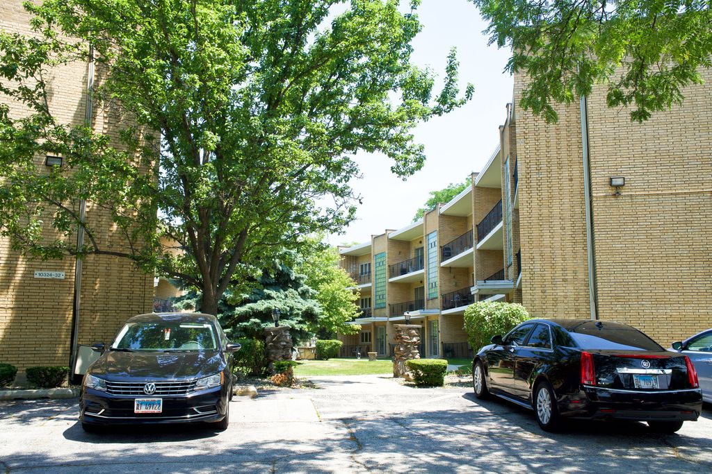 10340 S Pulaski Rd #303, Oak Lawn, IL 60453