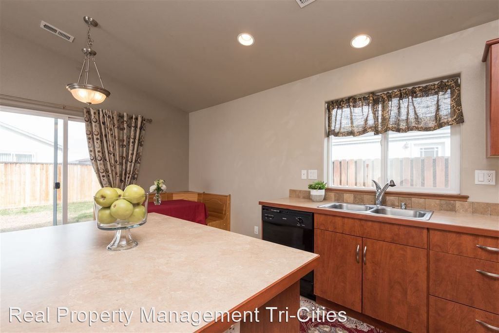 466 Cliffrose Pl, Richland, WA 99352