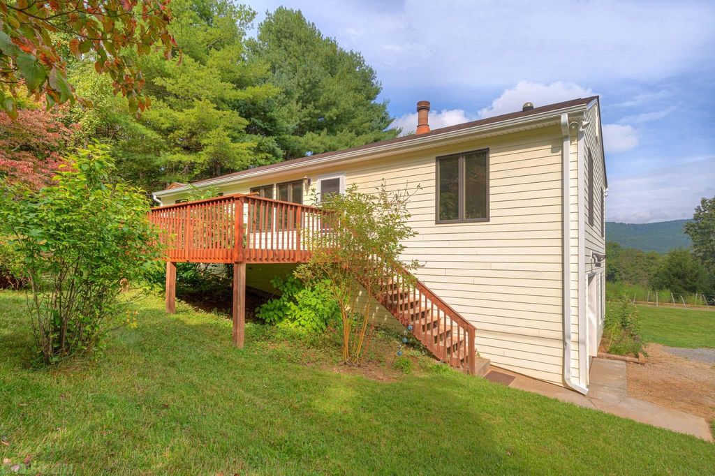 2446 Mount Tabor Rd, Blacksburg, VA 24060