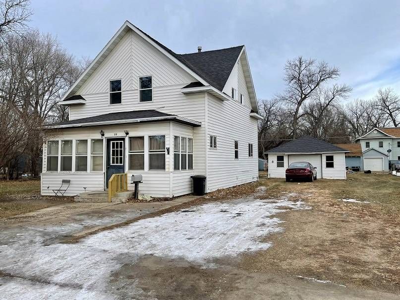 314 W  3rd Ave, Redfield, SD 57469