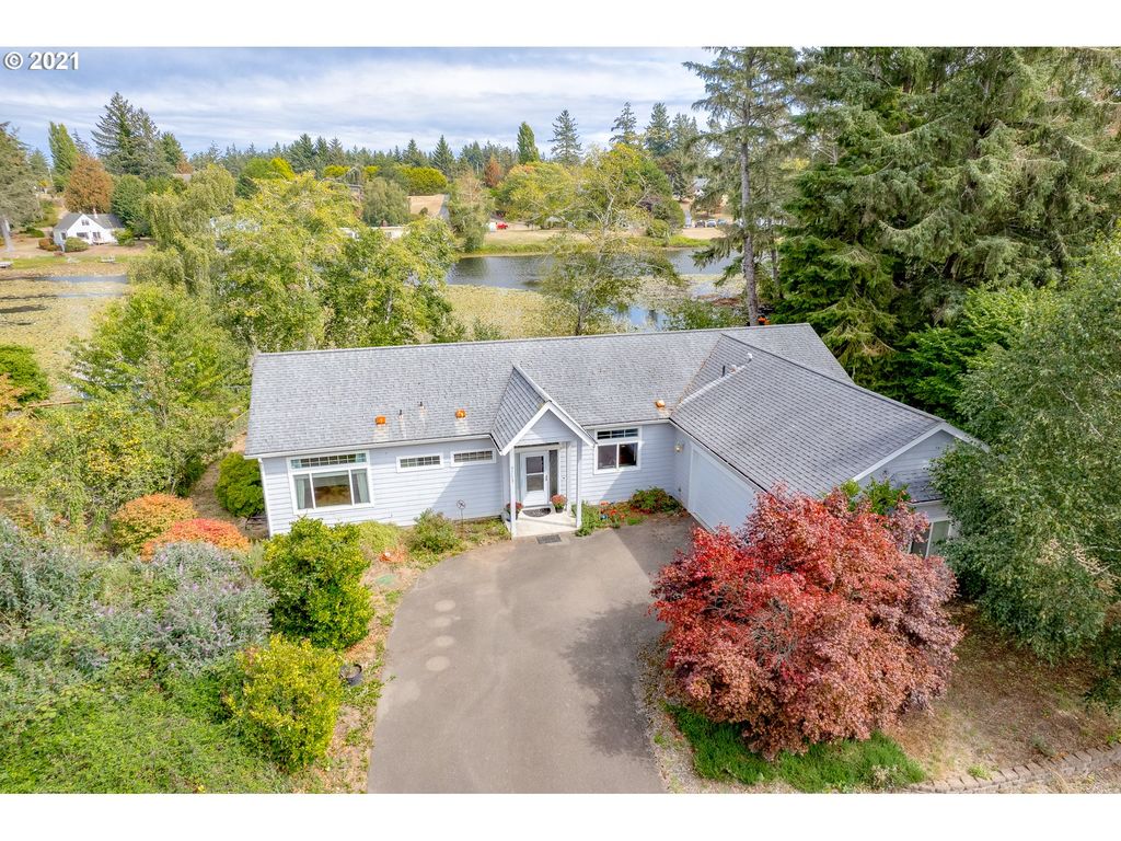 91615 Smith Lake Rd, Warrenton, OR 97146