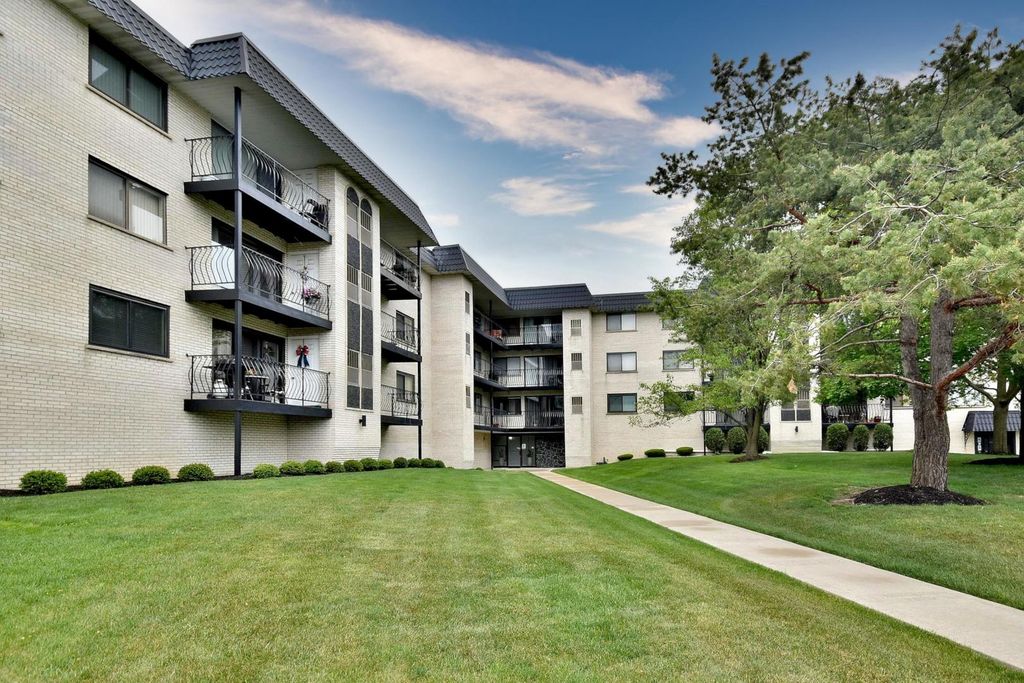 6950 W Forest Preserve Dr #216, Harwood Heights, IL 60706