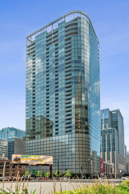 600 N Fairbanks Ct #2704, Chicago, IL 60611