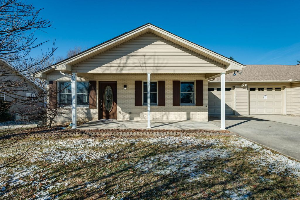 136 Grandview Ln, Crossville, TN 38571