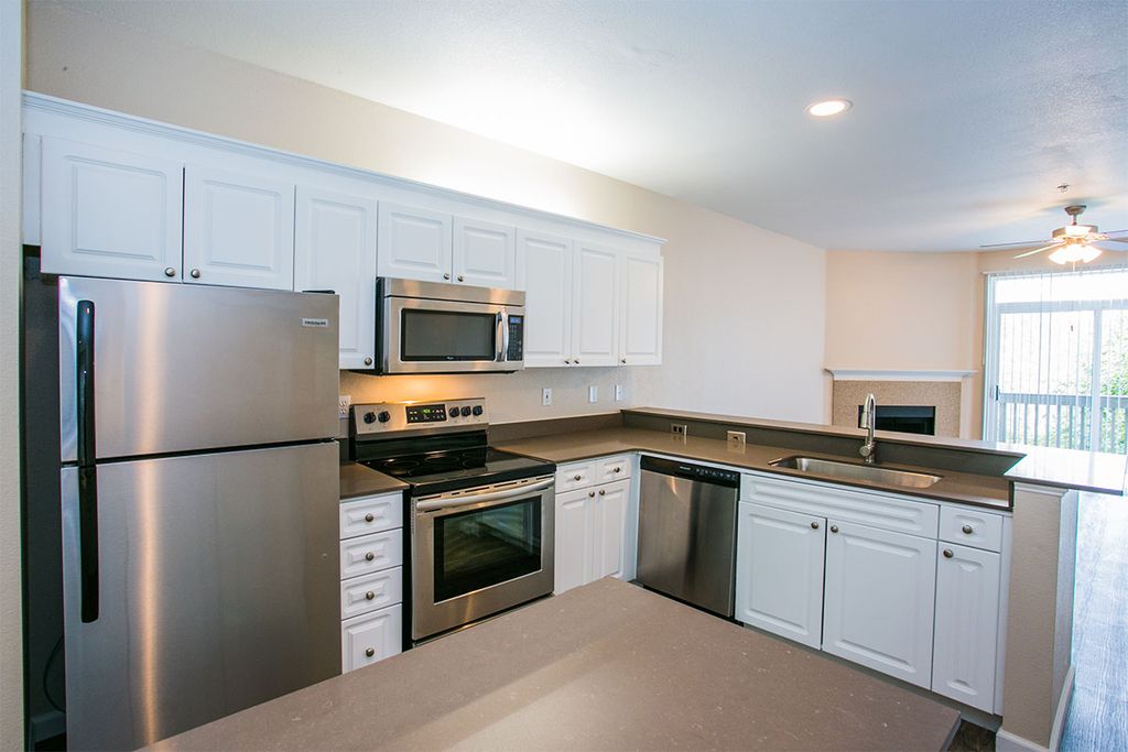 8911 NE Colonnade Dr #702, Hillsboro, OR 97124
