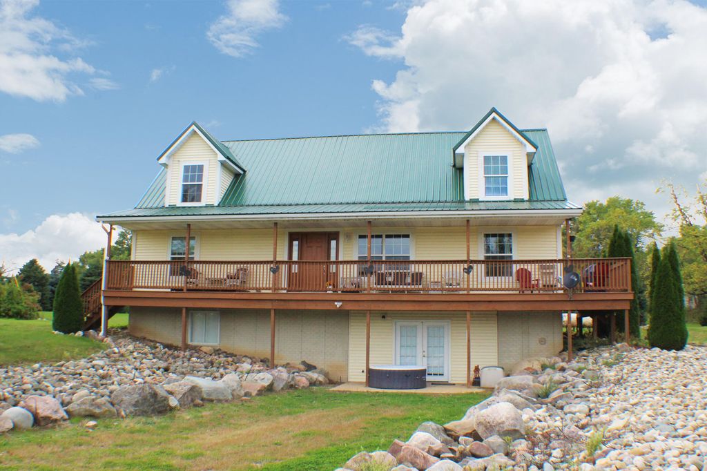 3190 N Adams Rd, Jonesville, MI 49250
