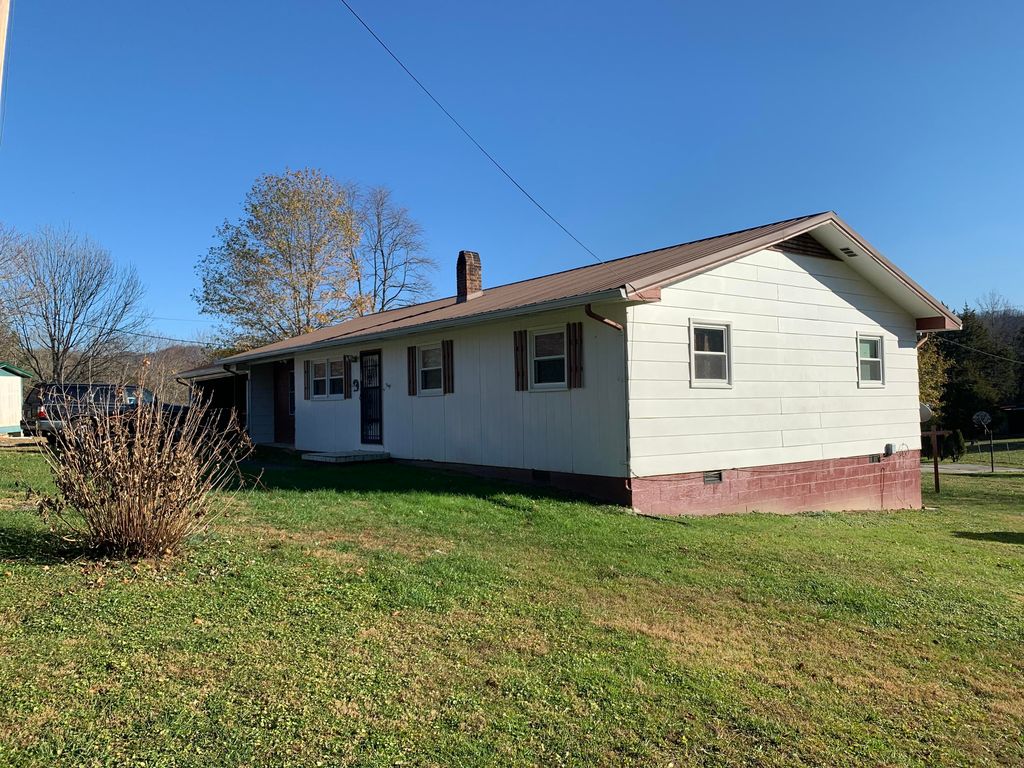 133 Tabor Dr, Pennington Gap, VA 24277