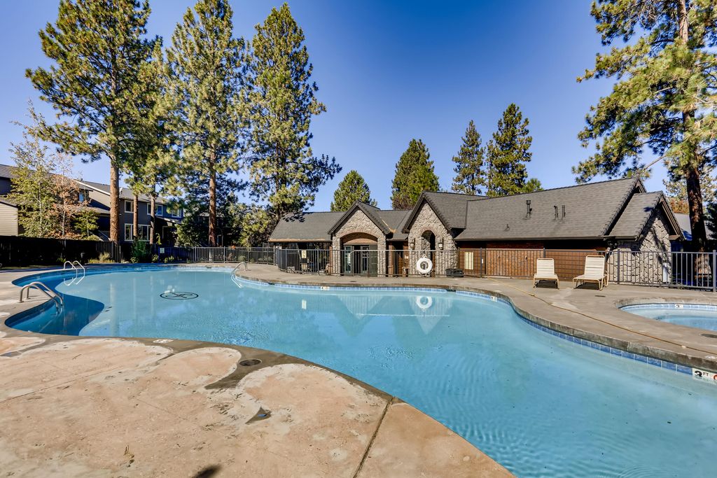 60339 Hedgewood Ln, Bend, OR 97702