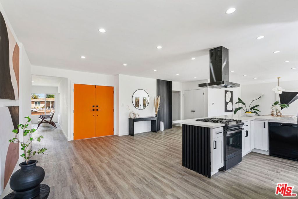 2854 W Orange Ave, Anaheim, CA 92804