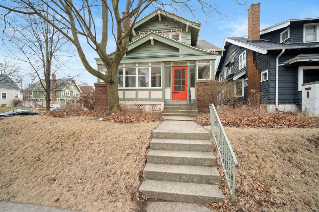 1931 E  Kenwood Blvd, Milwaukee, WI 53211