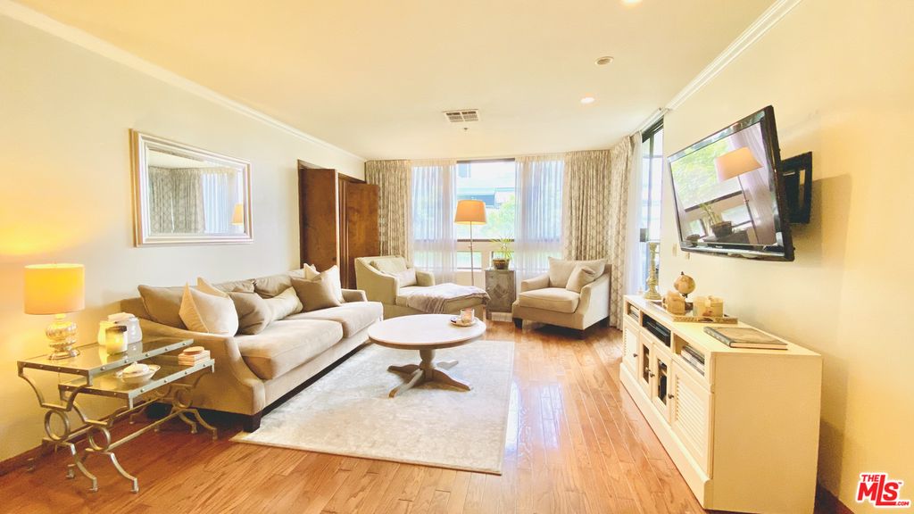 880 W 1st St #526, Los Angeles, CA 90012