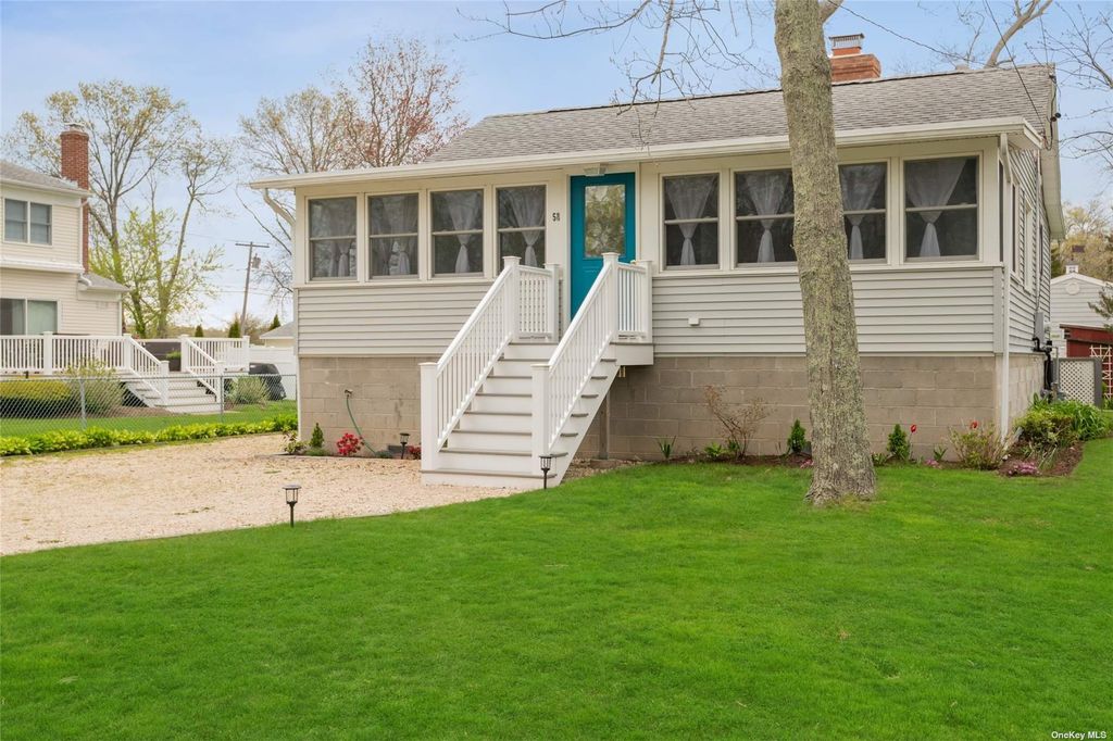 58 Beach Rd, Laurel, NY 11948