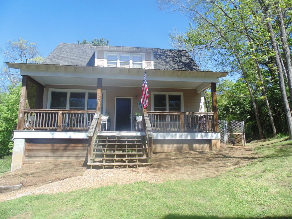 225 4th St, Athens, GA 30601