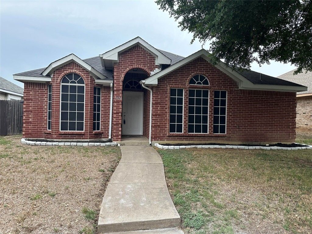 1423 Ross Dr, Lewisville, TX 75067