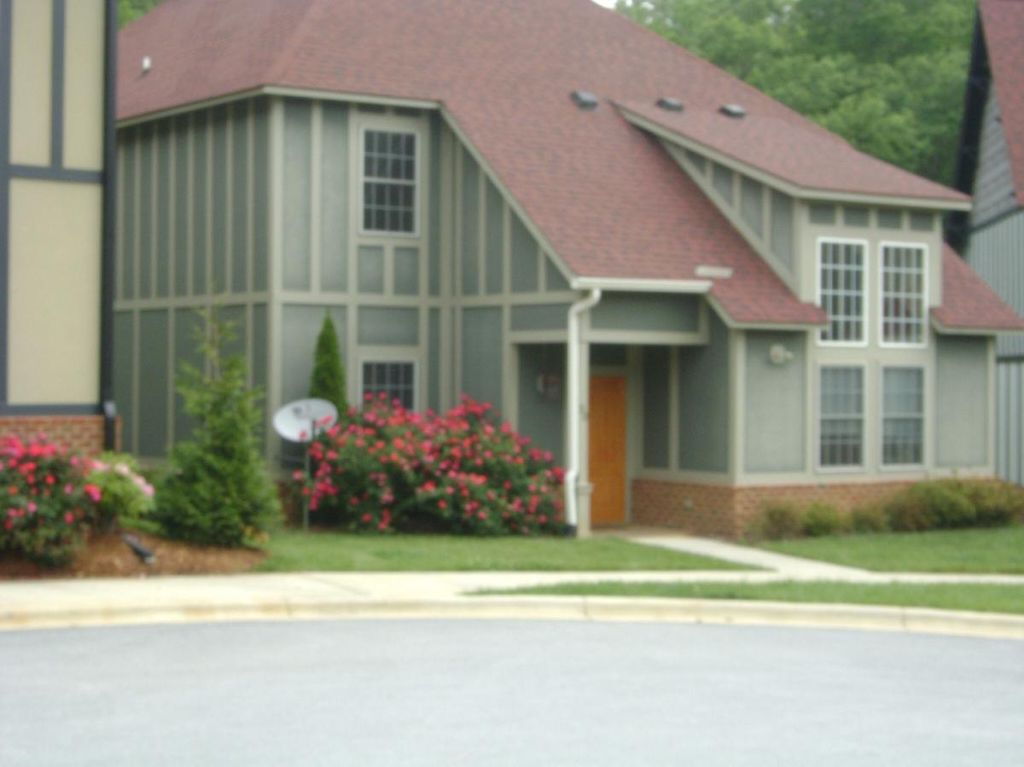 30 Trafalgar Cir, Asheville, NC 28805